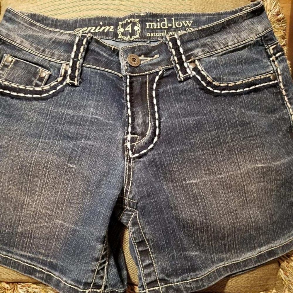 Zenim denim shorts. Mid-low size 4, natural waist